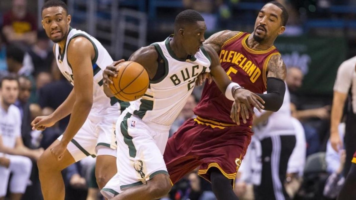 J.R. Smith tuvo un desliz con un rival y le castigaron con canasta.-JEFF HANSICH