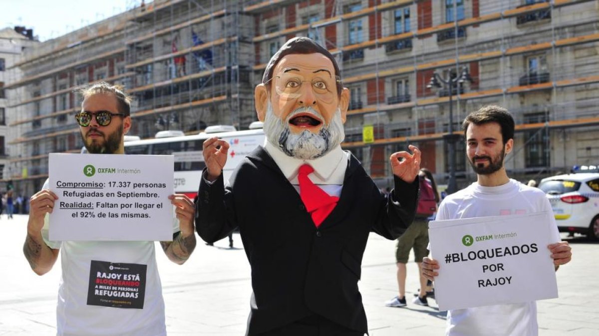 Cabezudo del presidente del Ejecutivo Mariano Rajoy hoy en la Puerta del Sol.-Diego Perez Cabeza