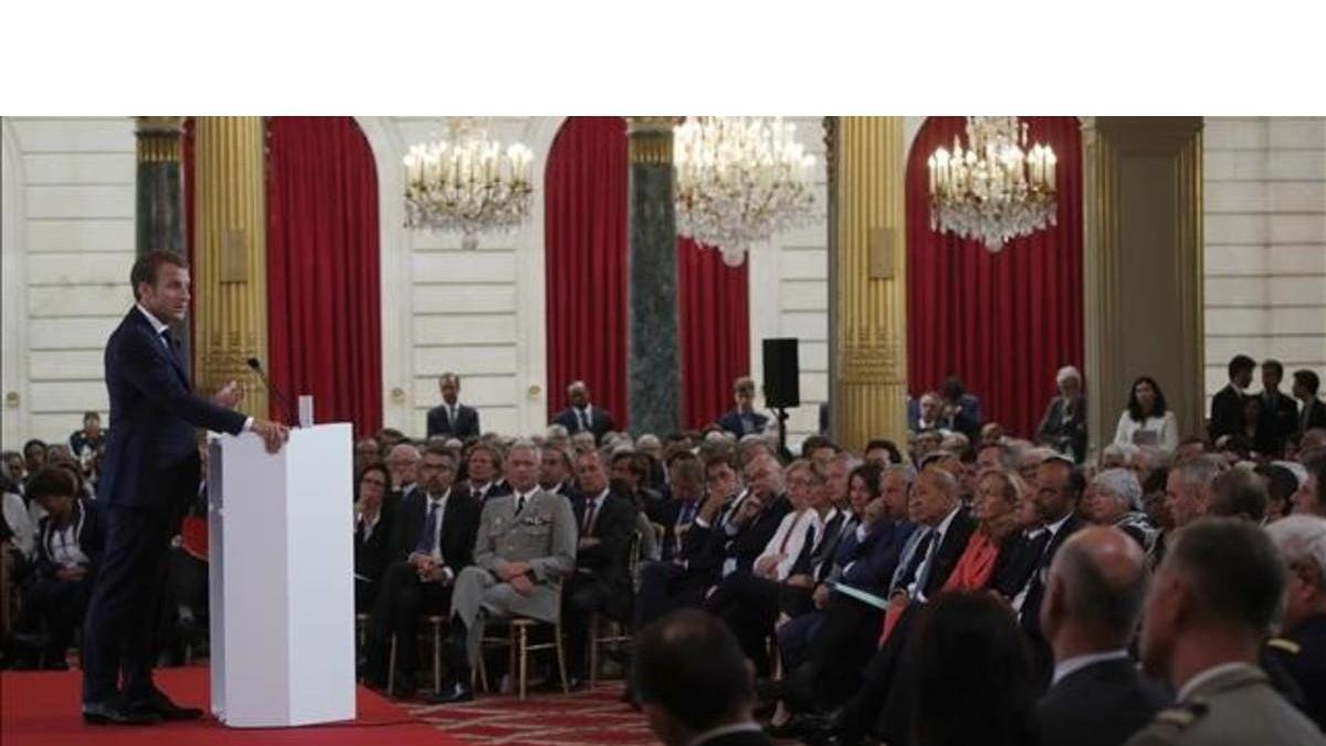 Emmanuel Macron durante su discurso anual a los embajadores. /-PHILIPPE WOJAZER / AP