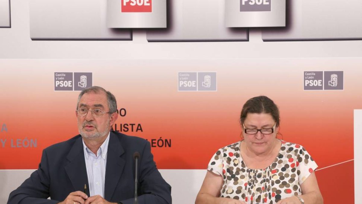 La Comisión Gestora del PSCyL proclama oficialmente las candidaturas a la Secretaría General del partido. En la imagen, Jesús Quijano, y Peña Jaén-Ical