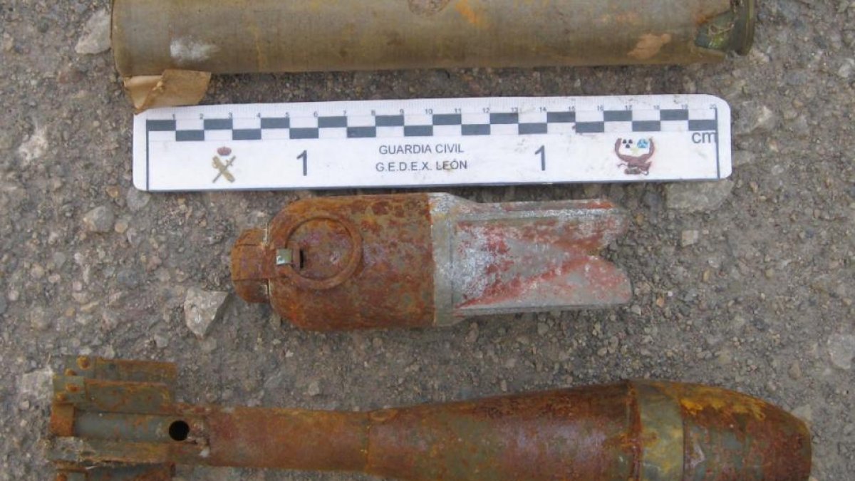 Artefactos explosivos de la Guerra Civil desactivados por la Guardia Civil en Puente Almuhey (León)-ICAL