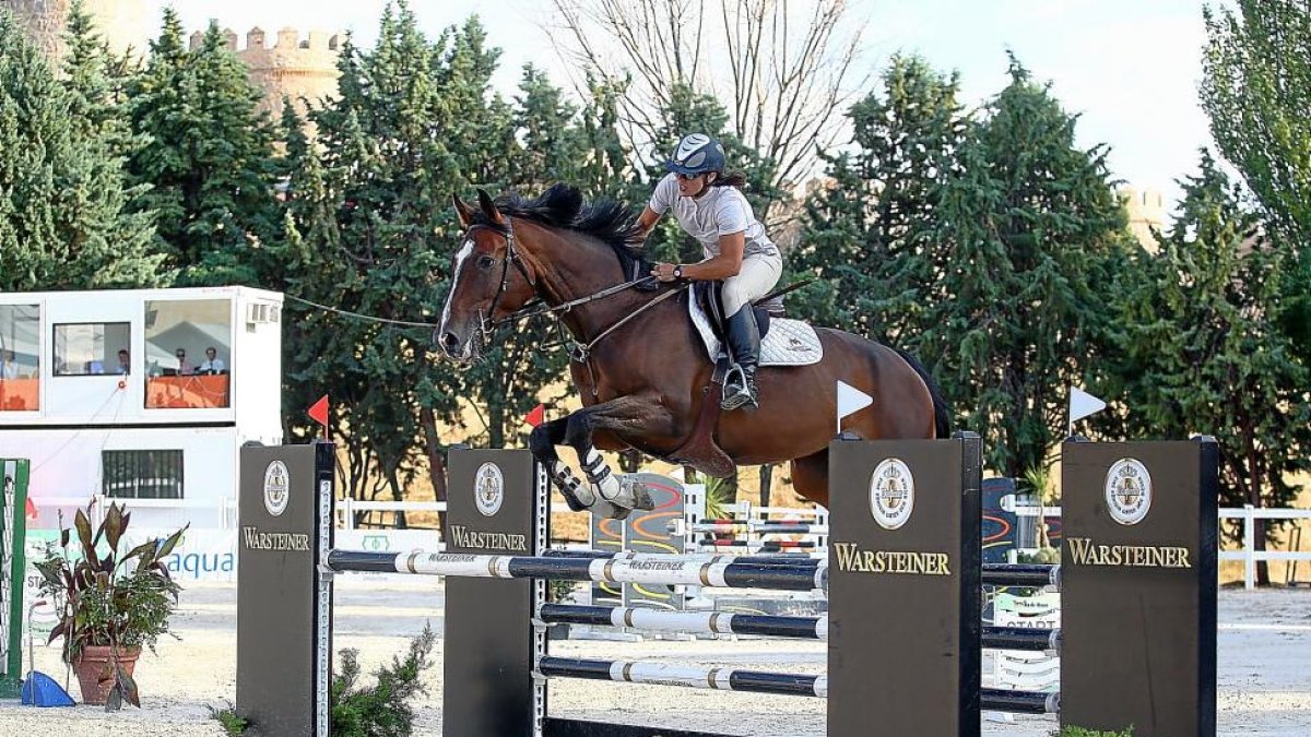 Salto de Valdelamadre Always durante el First Gran Premio.-EL MUNDO