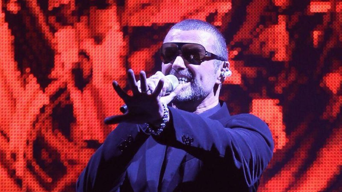 George Michael, durante un concierto de su gira 'Symphonica', en Niza en 2011.-AFP / VALERY HACHE