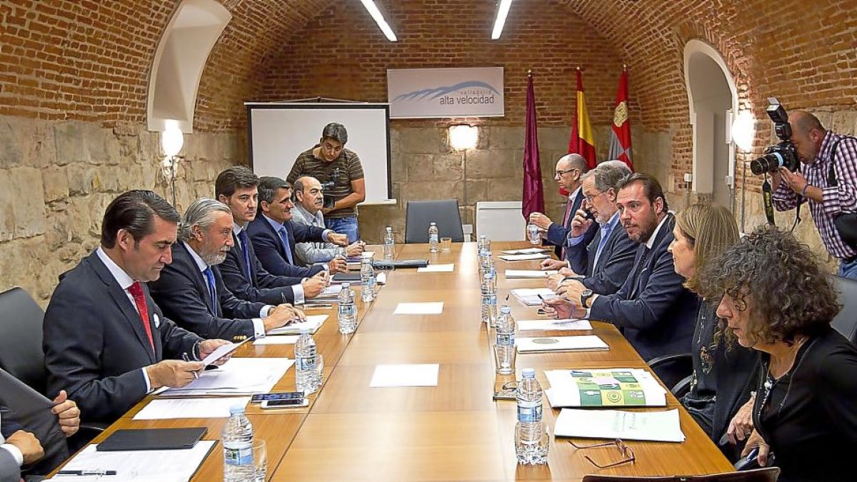 Reunión del Consejo de Administración de la Sociedad Valladolid Alta Velocidad ayer en la sede de la ciudad vallisoletana.-J.M.LOSTAU