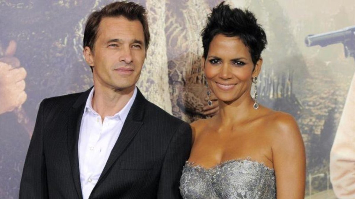 Halle Berry y Olivier Martínez, en Los Ángeles, en octubre del 2015.-AP / CHRIS PIZZELLO