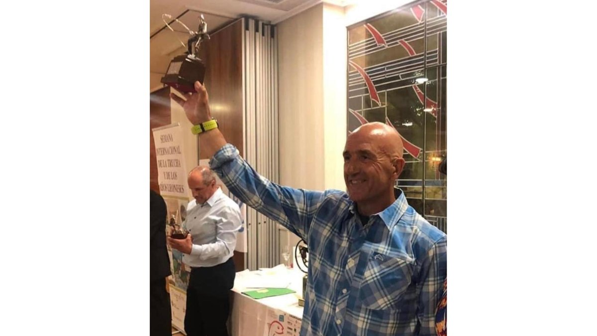 Pablo Castro, hexacampeón de la Semana Internacional de la Trucha de León. / L. D. F.