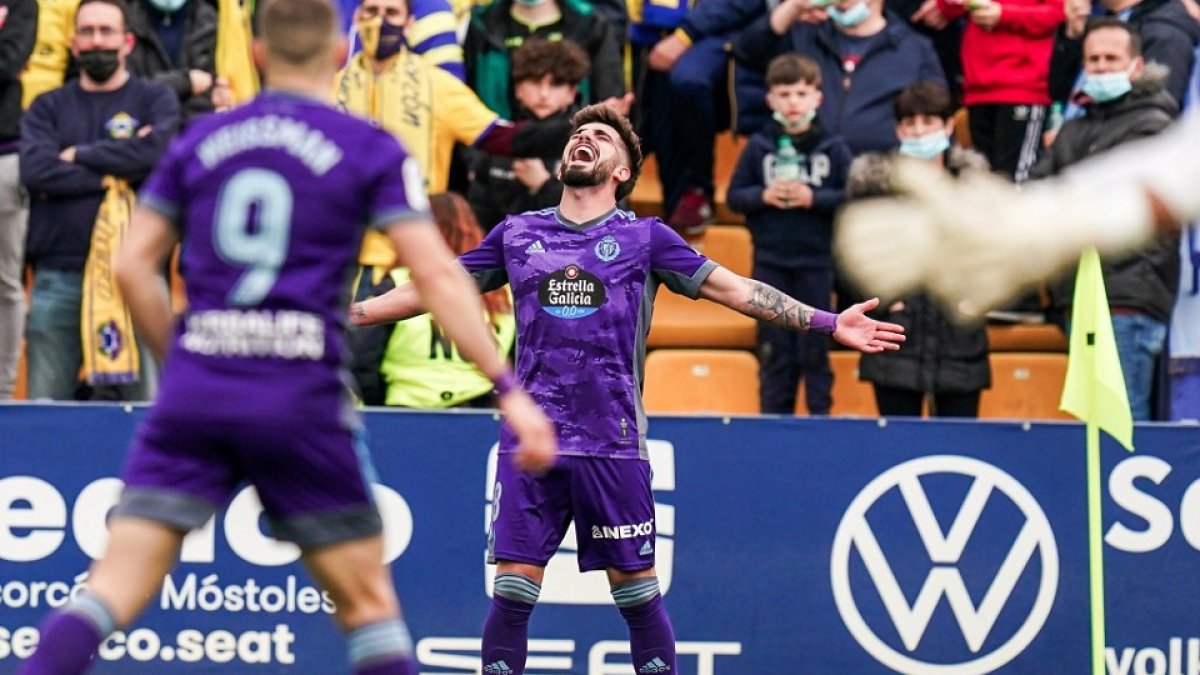 Monchu celebra un gol con la camiseta del Real Valladolid. / RVCF
