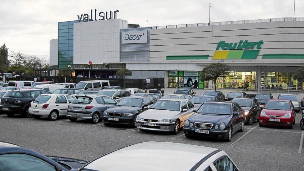 La ampliación está proyectada en el aparcamiento de Vallsur.-J. M. Lostau
