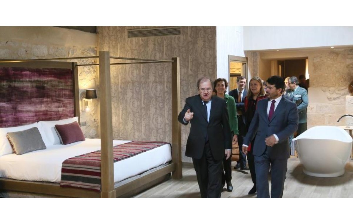 El presidente de la Junta, Juan Vicente Herrera, inaugura el Hotel Balneario Castilla Termal Monasterio de Valbuena, junto al presidente del Grupo Castilla Termal, Roberto García-Ical