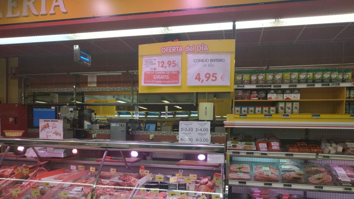 Imagen de carne de conejo en un supermercado de Alimerka. E.M.