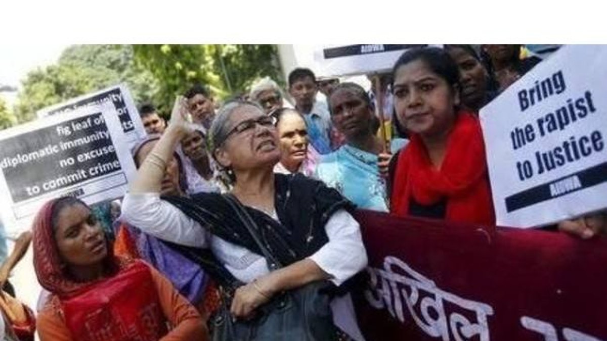 Manifestantes de la organización All India Democratic Women en una protesta ante la Embajada de Arabia Saudí en Nueva Delhi, el pasado 10 de setiembre.-REUTERS / ANINDITO MUKHERJEE