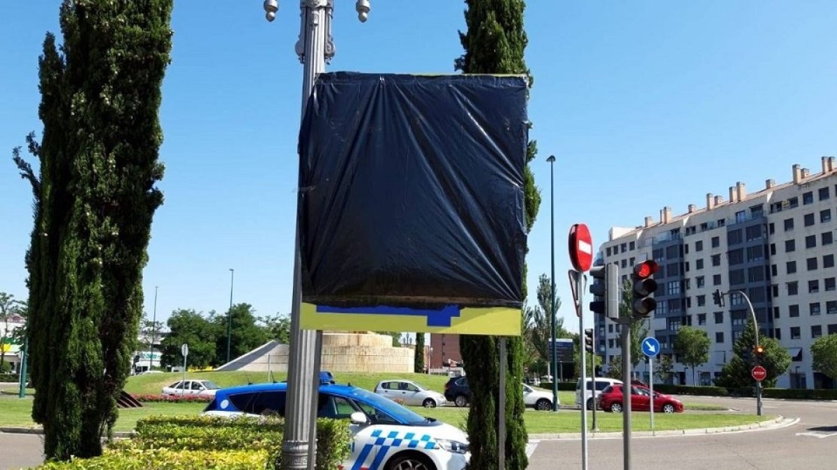 Panel informativo del corte de tráfico en el paseo de Zorrilla. - POLICÍA MUNICIPAL