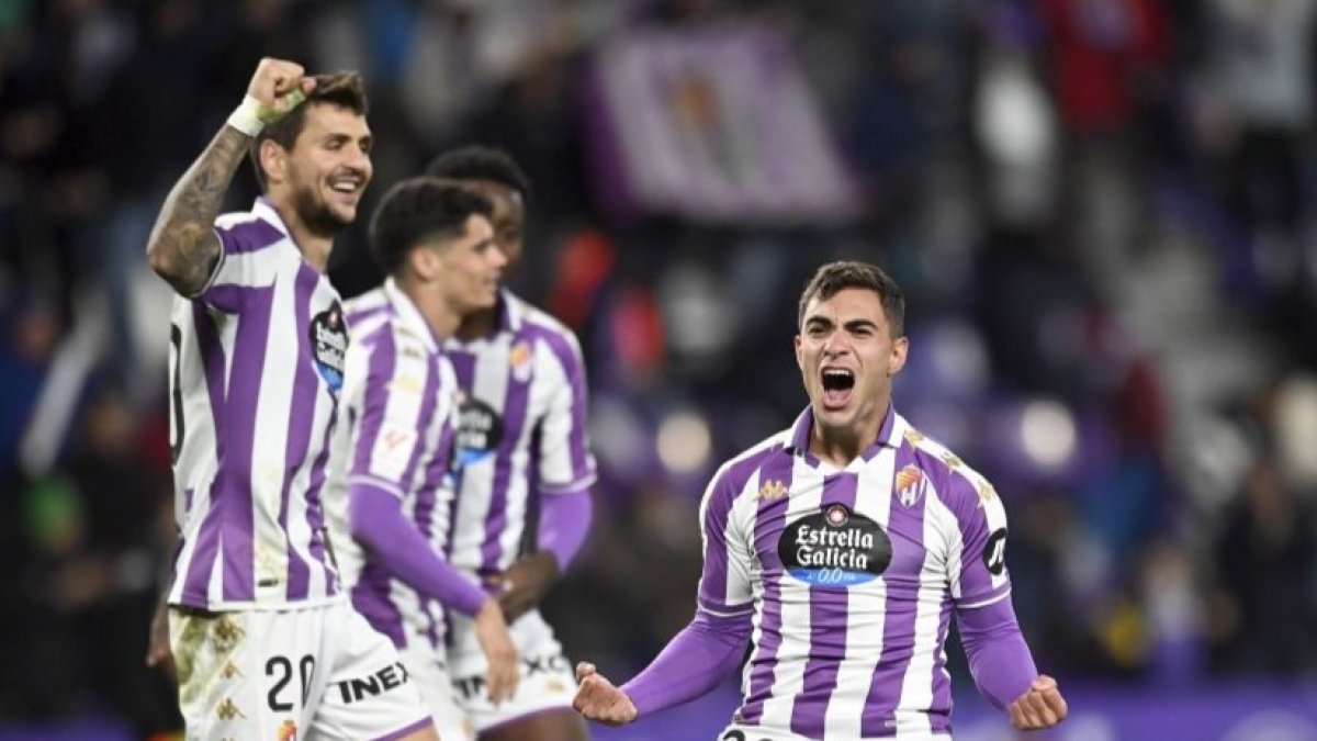 Rosa celebra su gol.