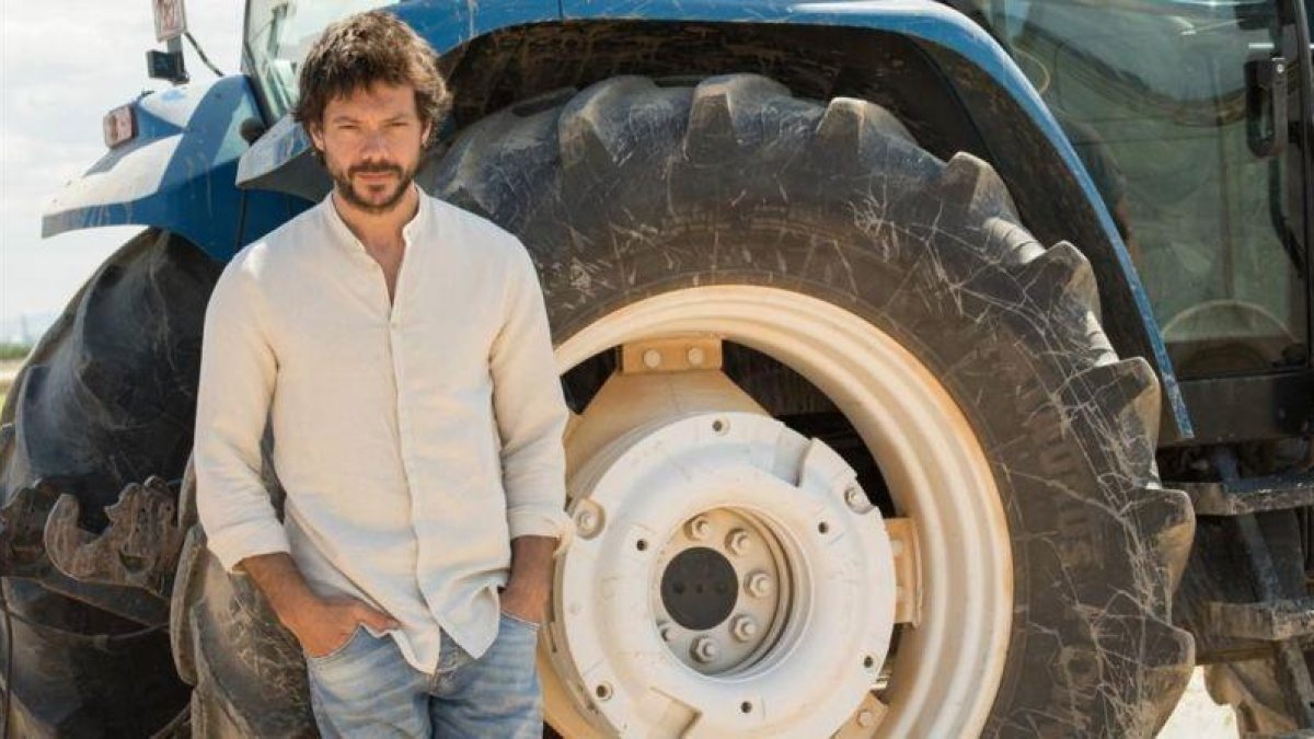 Álvaro Morte, en la serie de Movistar+ El embarcadero.-MARÍA HERAS