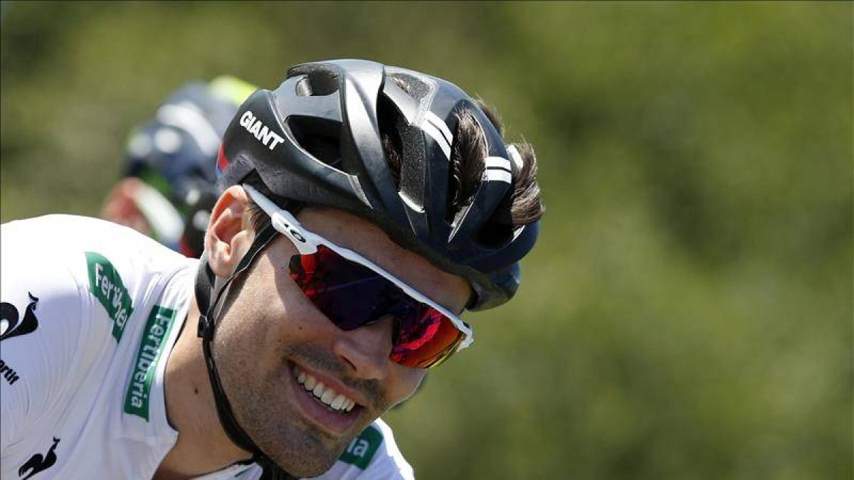 Tom Dumoulin, durante la decimo sexta etapa de la Vuelta Ciclista a España, que ha partido de Luarca y ha terminado en Ermita del Alba (Quirós), con un recorrido de 175,8 kilómetros.-Foto: EFE