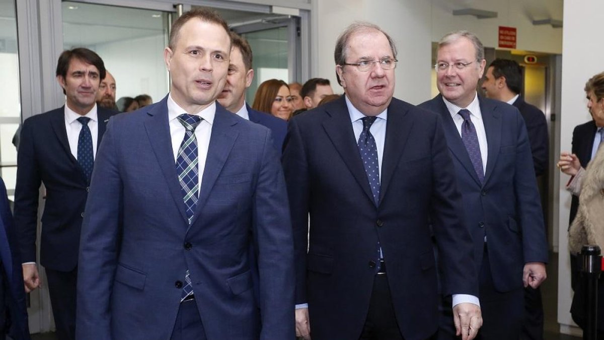 Juan Carlos Suárez-Quiñones, Alberto Fernández, Tomás Castro, Juan Vicente Herrera y Antonio Silván.-ICAL