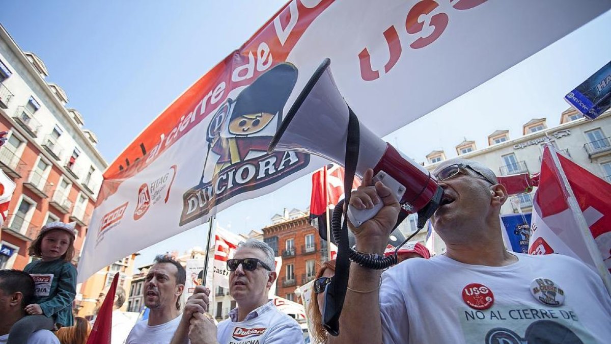 Trabajadores de Dulciora durante una reciente protesta.-PHOTOGENIC