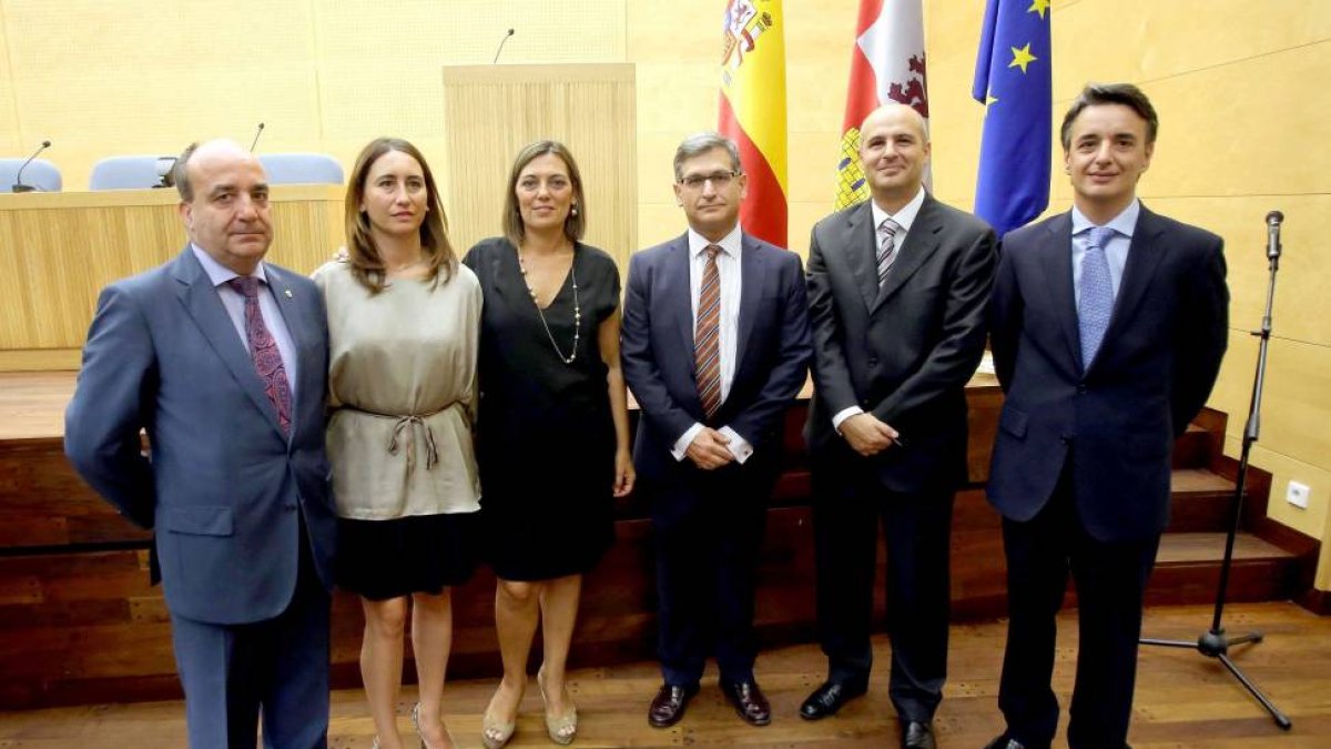 (I a D) El director general de la PAC, Pedro Medina Rebollo; la viceconsejera de Agricultura y directora del ITA, Ana Asenjo; la consejera de Agricultura, Milagros Marcos; el secretario general, Eduardo Cabanillas; el director general de Agropecuaria e In-Ical