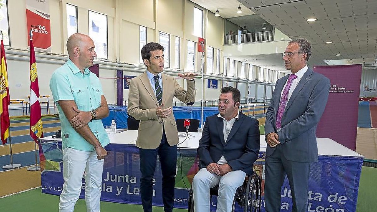 Luis Federico Martínez, Alfonso Lahuerta, Javier Sardón y Pablo Rodríguez antes de la presentación.-MIGUEL ÁNGEL SANTOS