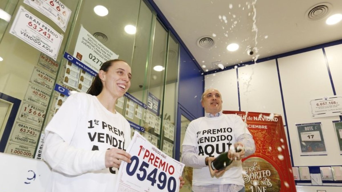 Río Shopping reparte 3,6 millones de euros con nueve décimos del Gordo. - PHOTOGENIC