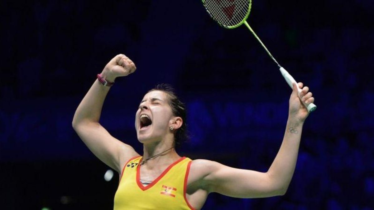 Carolina Marín, en éxtasis tras ganar un partido.-AFP /JEAN-FRANCOIS MONIER