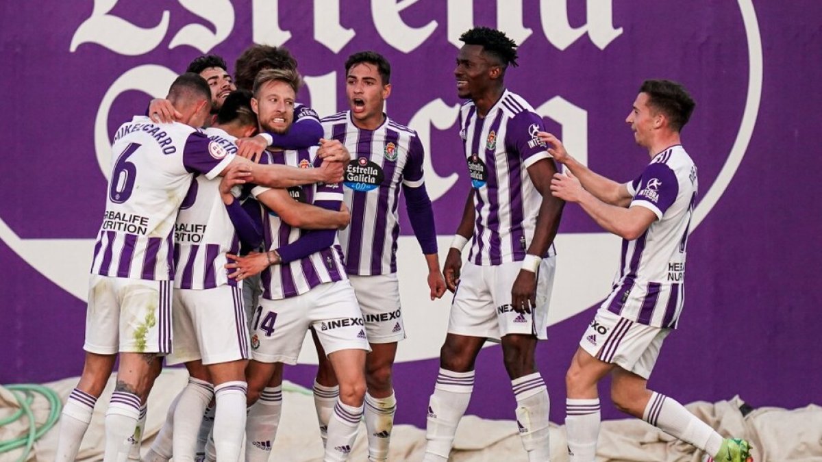 Los jugadores del Promesas celebran el gol de Víctor Narro (14). / I. SOLA / RV