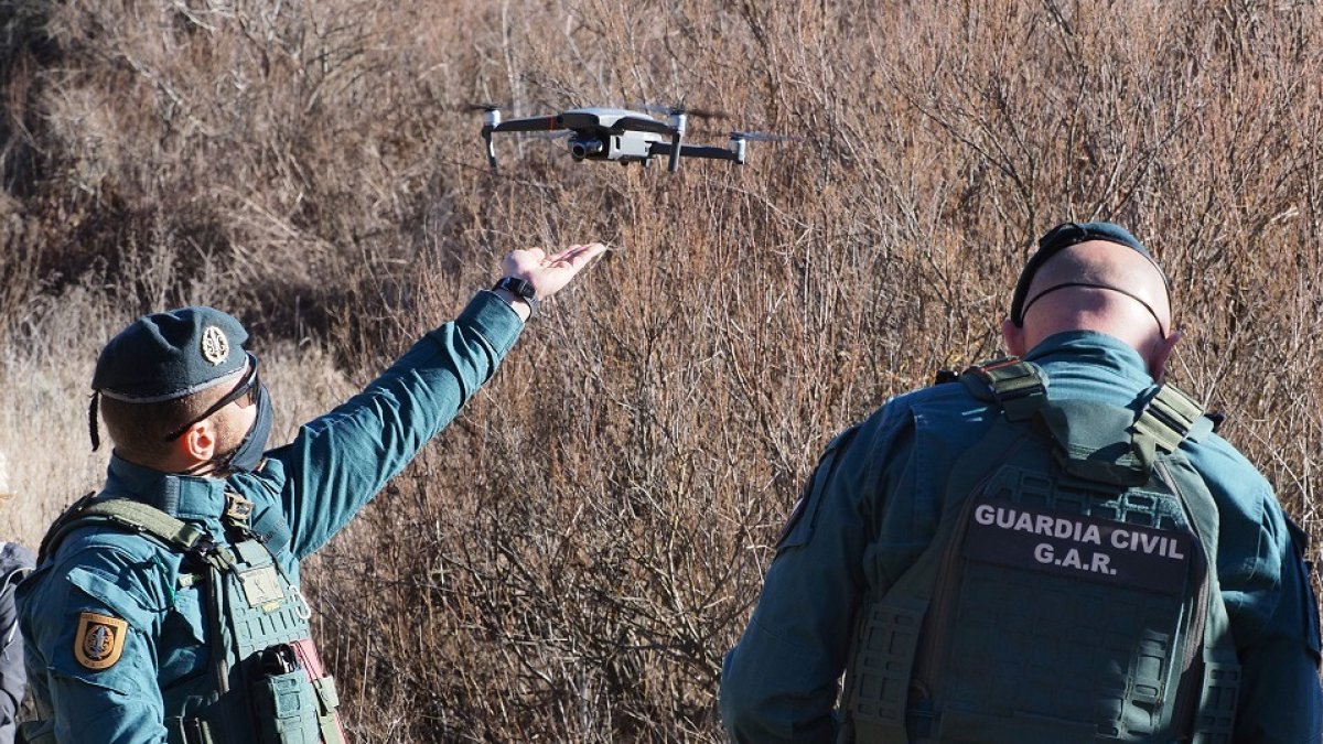 La guardia civil con un dron. PHOTOGENIC