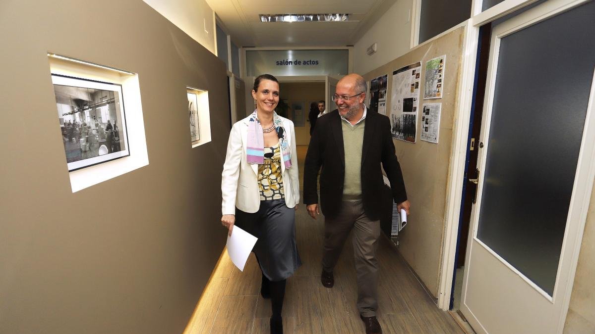 Ángela de Miguel y Francisco Igea, antes de su reunión en la CVE.-ICAL