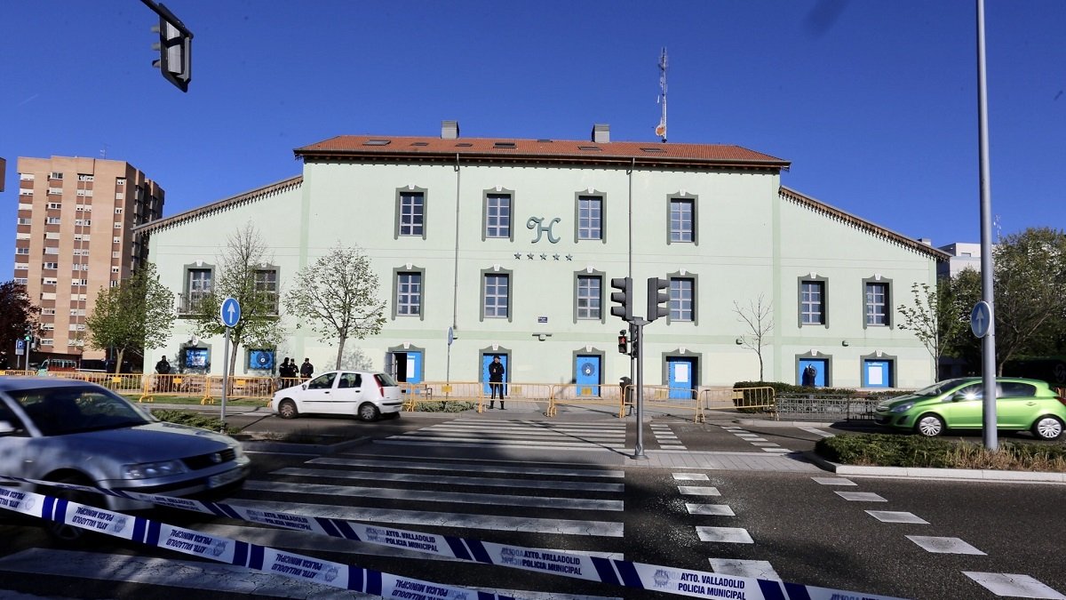 Cordón policial en el entorno de La Molinera.- ICAL