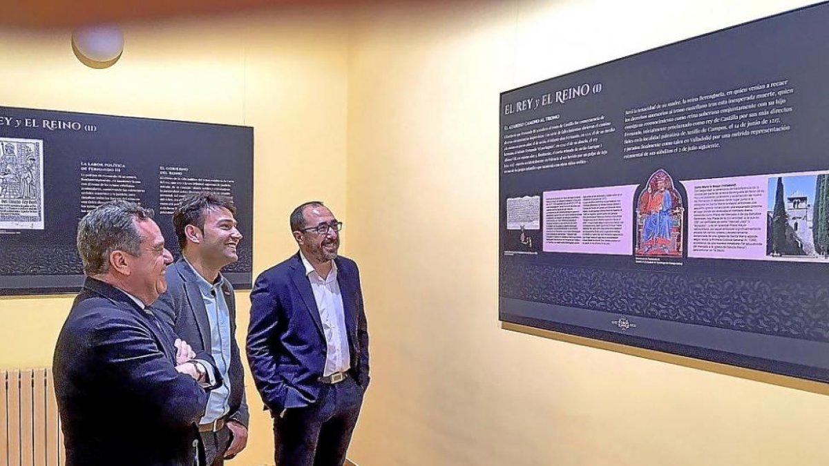 Pablo Trillo, José Antonio González Poncela y Miguel Ángel Oliveira, ayer en la inauguración de la muestra.-EL MUNDO