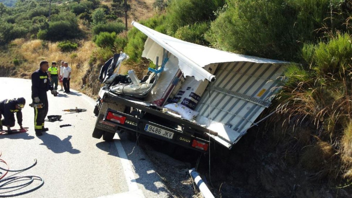 Un varón de 40 años fallece en una colisión entre dos furgonetas en Riello (León)-ICAL
