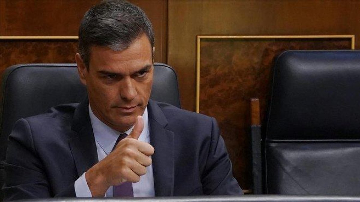 El presidente del Gobierno en funciones, Pedro Sánchez, en el pleno del Congreso de este jueves.-JOSÉ LUIS ROCA