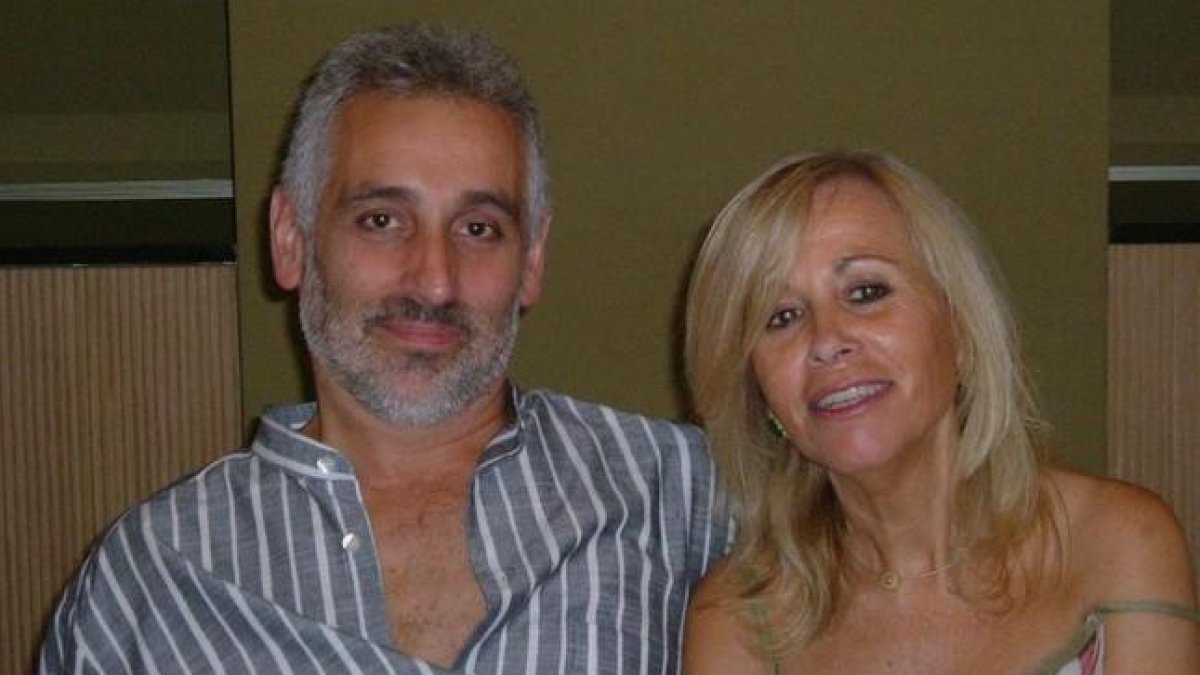 Joan y Carme, marido y mujer, asesino y víctima, poco antes del crimen.-