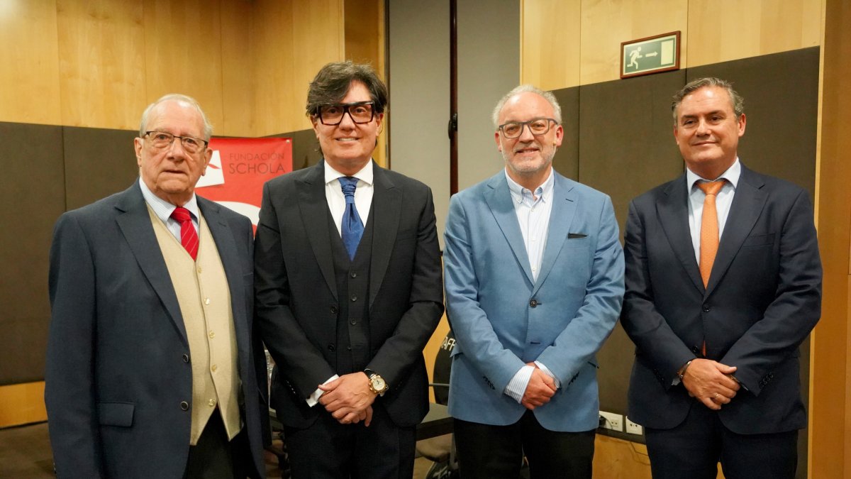 La Fundación Schola y el Foro de Empresarios de Castilla y León organizan una conferencia de apertura de este curso 2023-2024 a cargo del economista Alejandro Ruelas-Gossi, con Moldeando lo desconocido. Crafting the Unknown.- ICAL