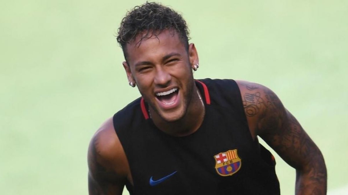 Neymar, en uno de sus últimos entrenamientos con el Barça.-JEWEL SAMAD
