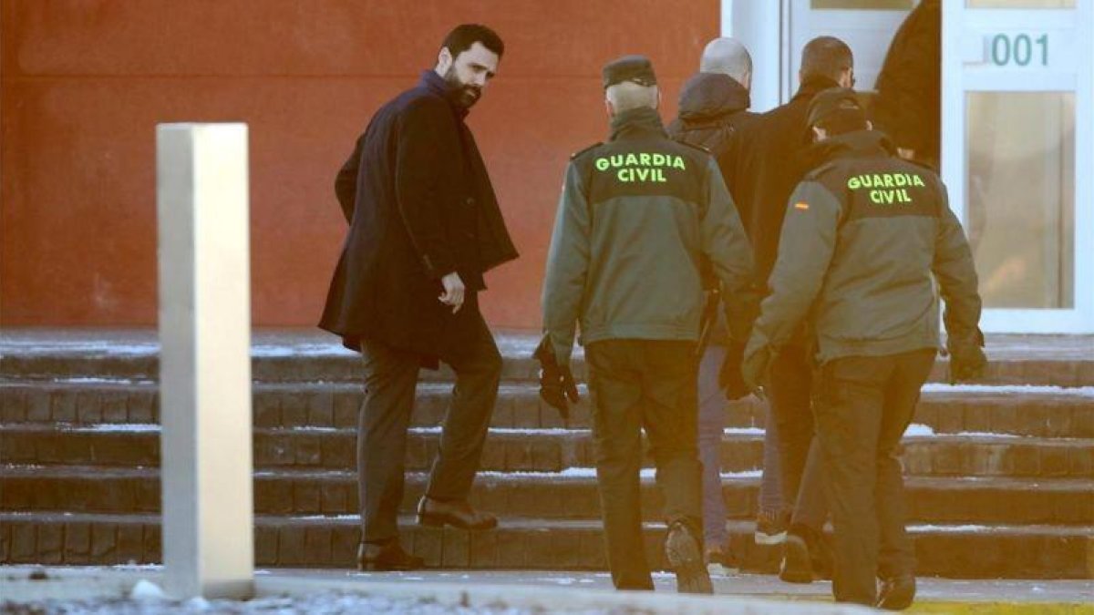 Roger Torrent, a su llegada a la cárcel de Estremera.-JUAN MANUEL PRATS