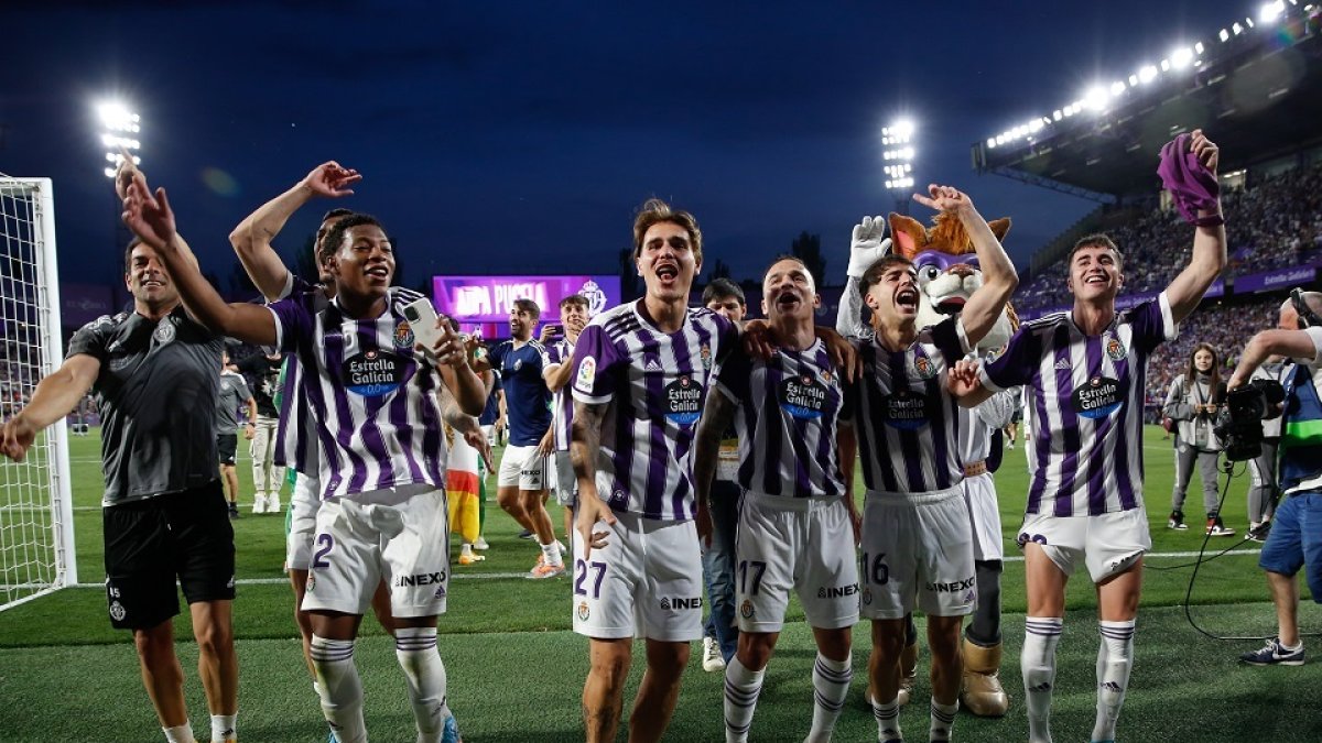 Celebración del ascenso en Zorrilla. / LOSTAU