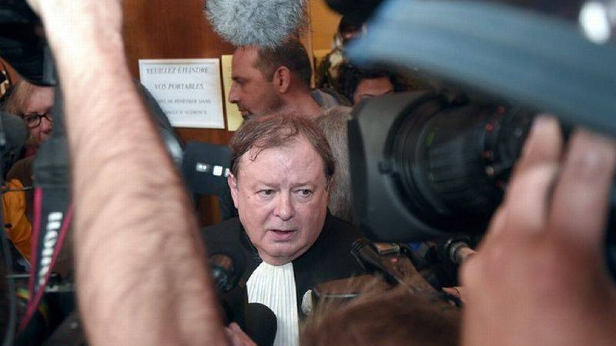 El abogado de los demandantes tras conocerse la sentencia.-Foto:   AFP / DAMIEN MEYER