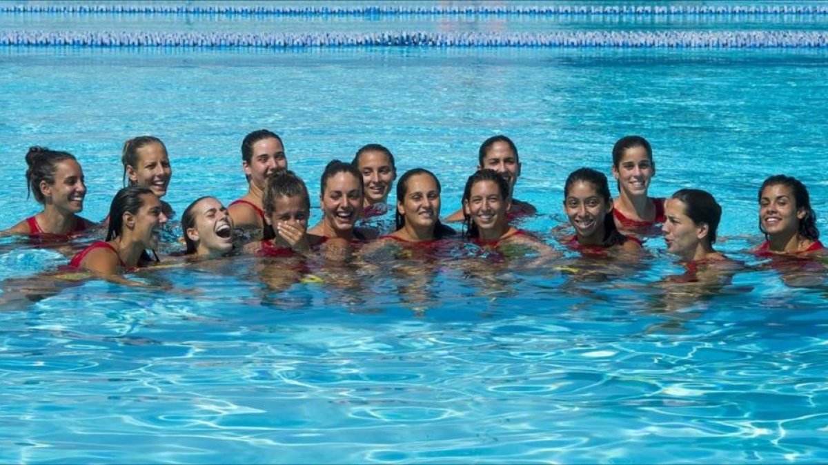 La selección femenina de waterpolo, en la piscina del CAR de Sant Cugat este miércoles-JORDI COTRINA