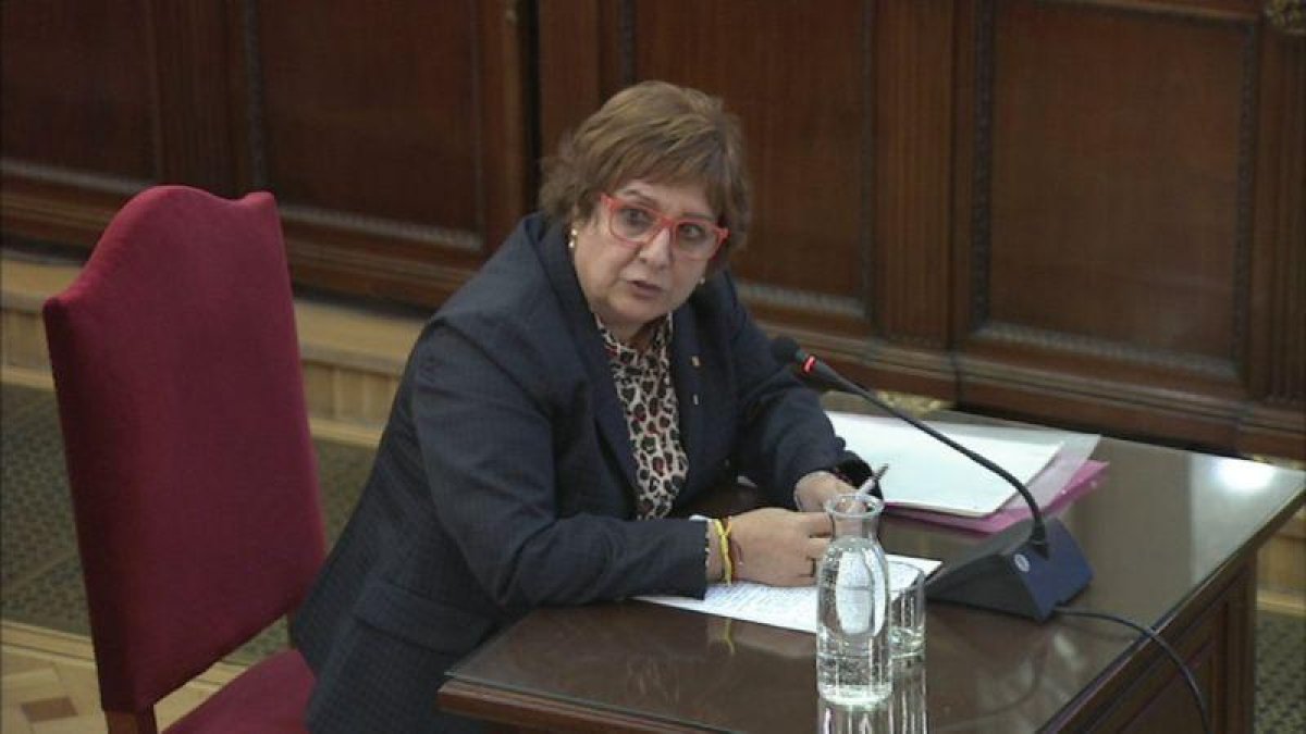 Dolors Bassa respondiendo a las preguntas de la Fiscalía.-ACN
