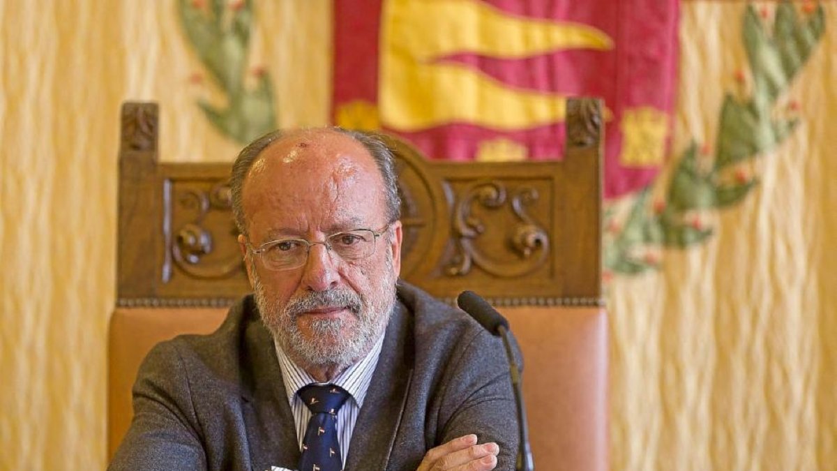 Imagen de archivo del ex alcalde de Valladolid, Javier León de la Riva.-J. M. LOSTAU