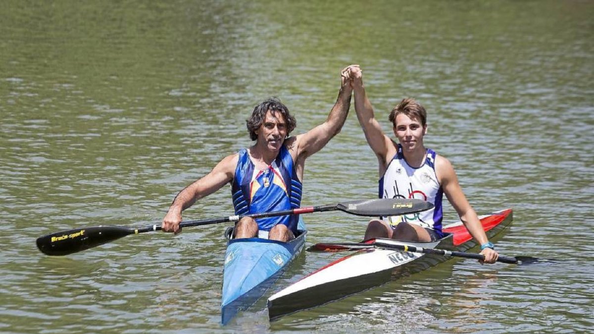 Juan Manuel Sánchez y su hijo Jaime, durante un entrenamiento en el Pisuerga.-Miguel Ángel Santos
