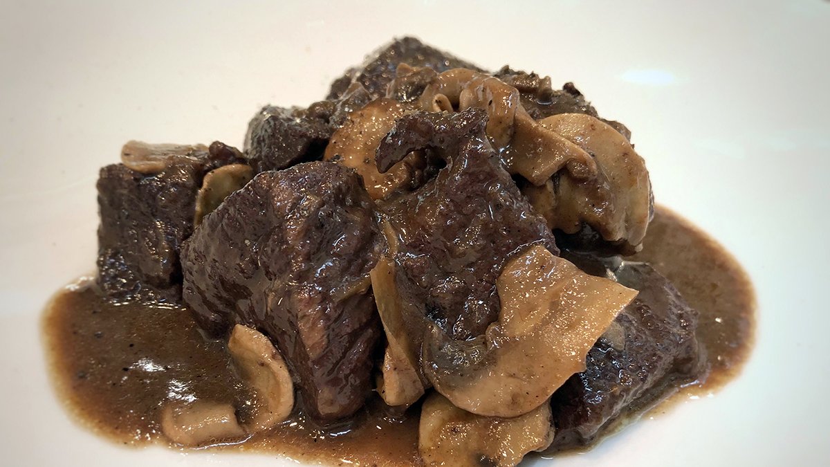 RAGÚ DE TERNERA CON CHAMPIS. /EM