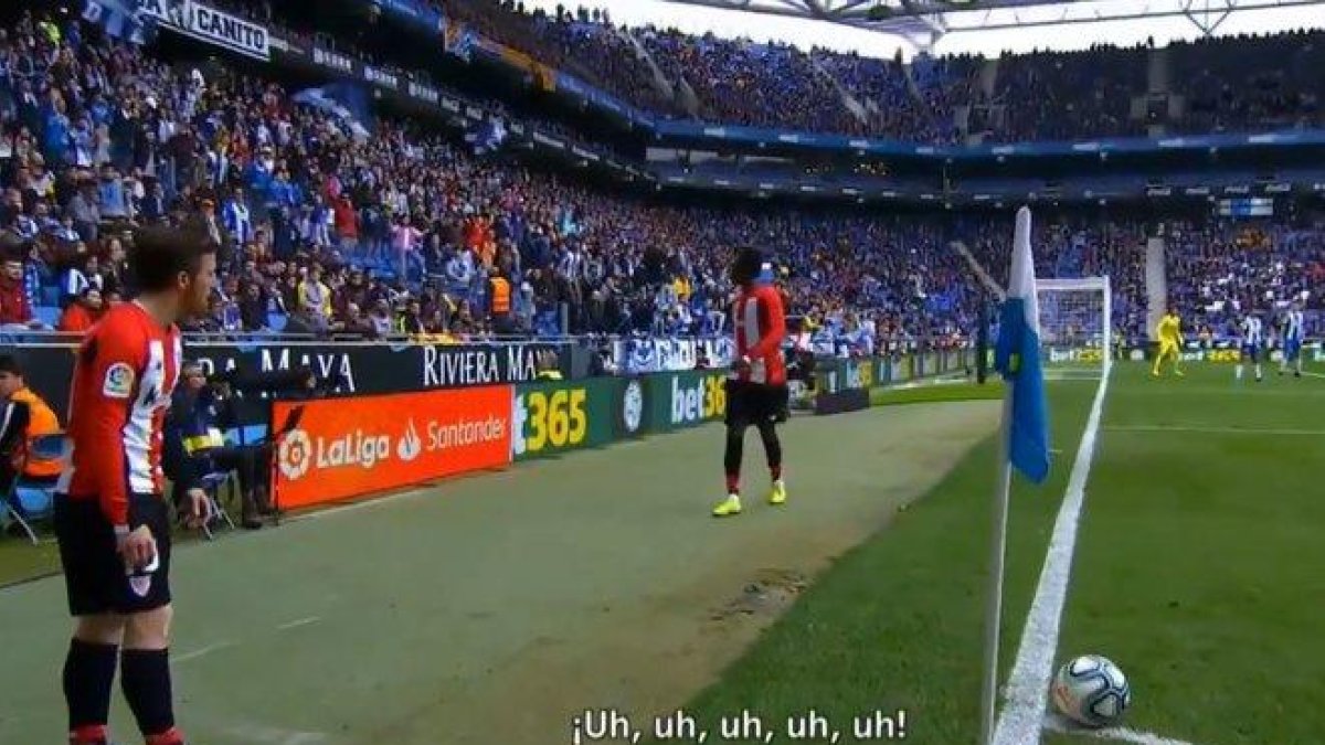 Iñaki Williams escucha cánticos racistas de la grada del RCDE Stadium.-MOVISTAR