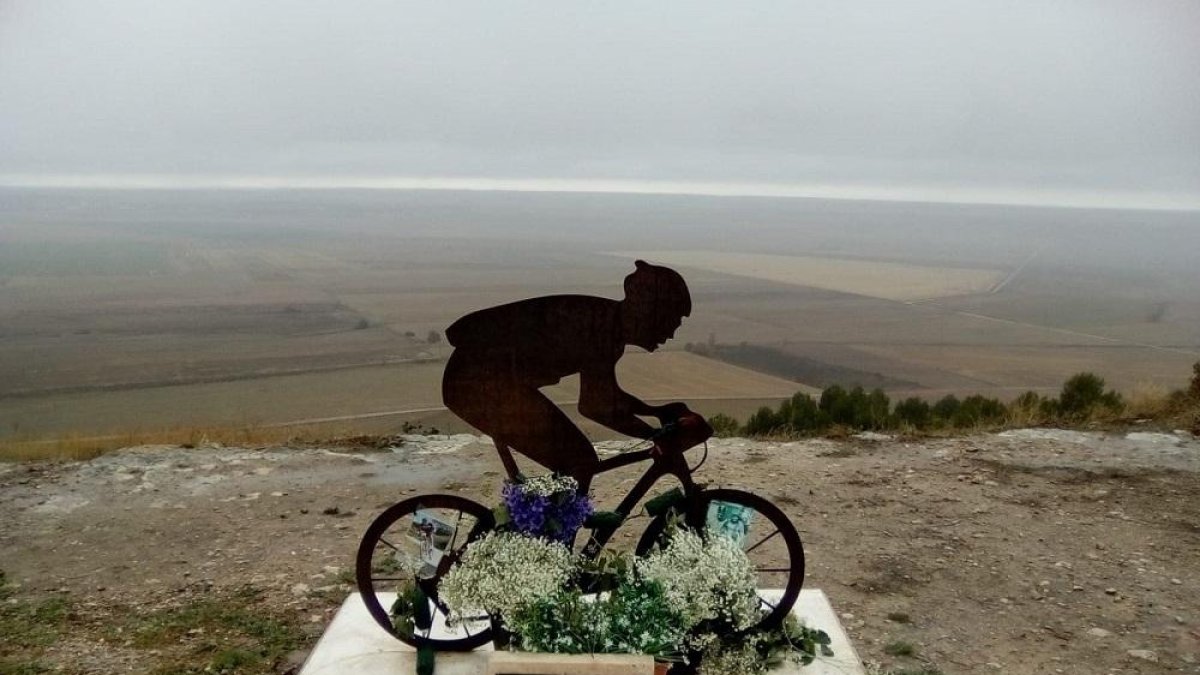Imagen del monumento en recuerdo del fallecido en Urueña.-EUROPA PRESS