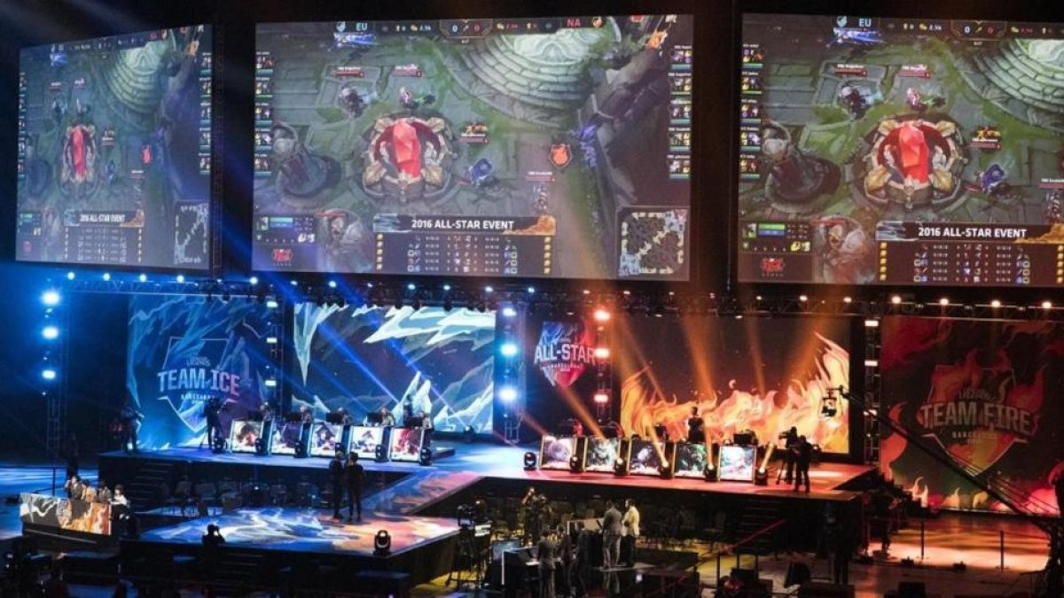Imagen del Palau Sant Jordi de Barcelona durante el All Star del videojuego League of Legends, el pasado mes de diciembre.-FERRAN NADEU