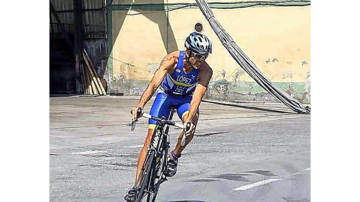 Francisco López durante el tramo ciclista.-EL MUNDO