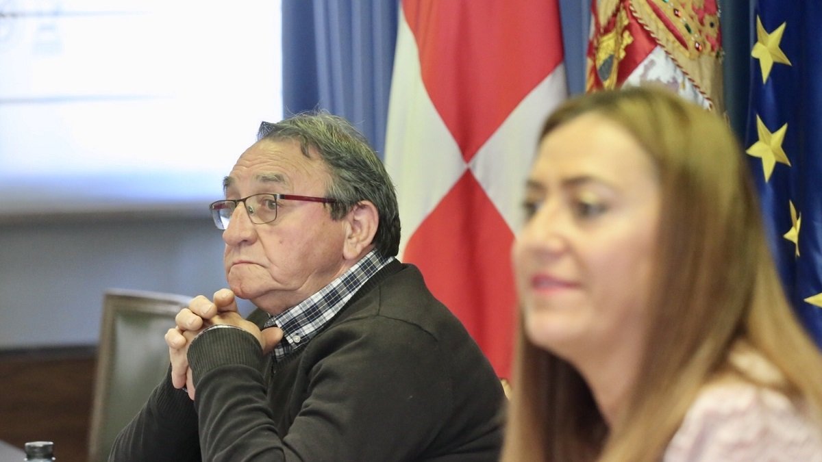 El alcalde de Villalar de los Comuneros, Luis Alonso, junto a la delegada del Gobierno, Virginia Barcones, que preside la Comisión Local de Seguridad para coordinar el dispositivo del Día de Castilla y León. -ICAL