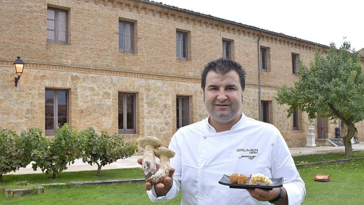 Juan Carlos Benito en el interior del complejo del Convento Grumer en la localidad soriana de Almazán.-