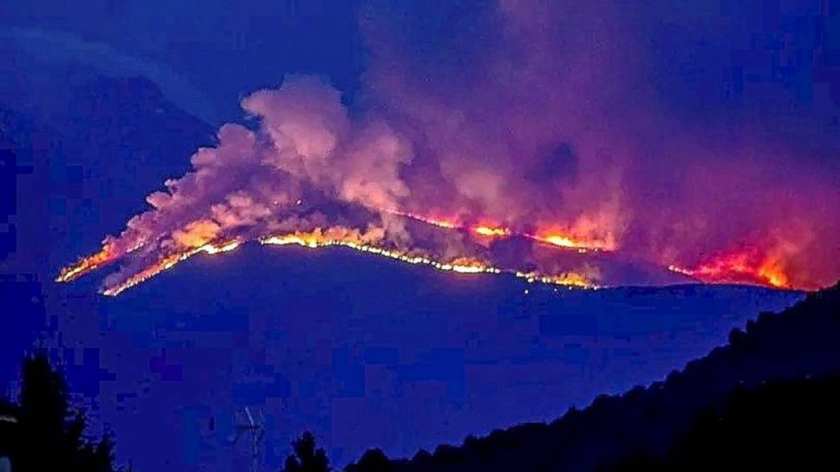 Incendio en Navarrevisca (Ávila)-El Mundo